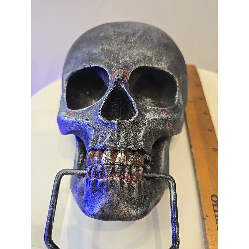RESIN SKULL Door Knocker SILVER Gray Home WALL DECOR Dark Gothic Halloween New - Picture 4 of 6